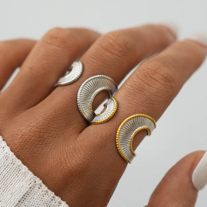 Aurelia Sculpted Arc Ring
